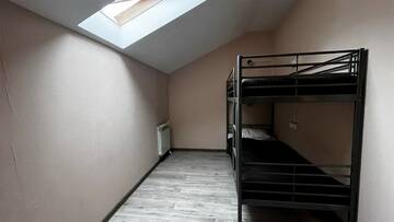 Фото номера Кровать в улучшенном двухместном двухярусном номере (Комната 1) Гостиница Cпа Клевер г. Клин 6